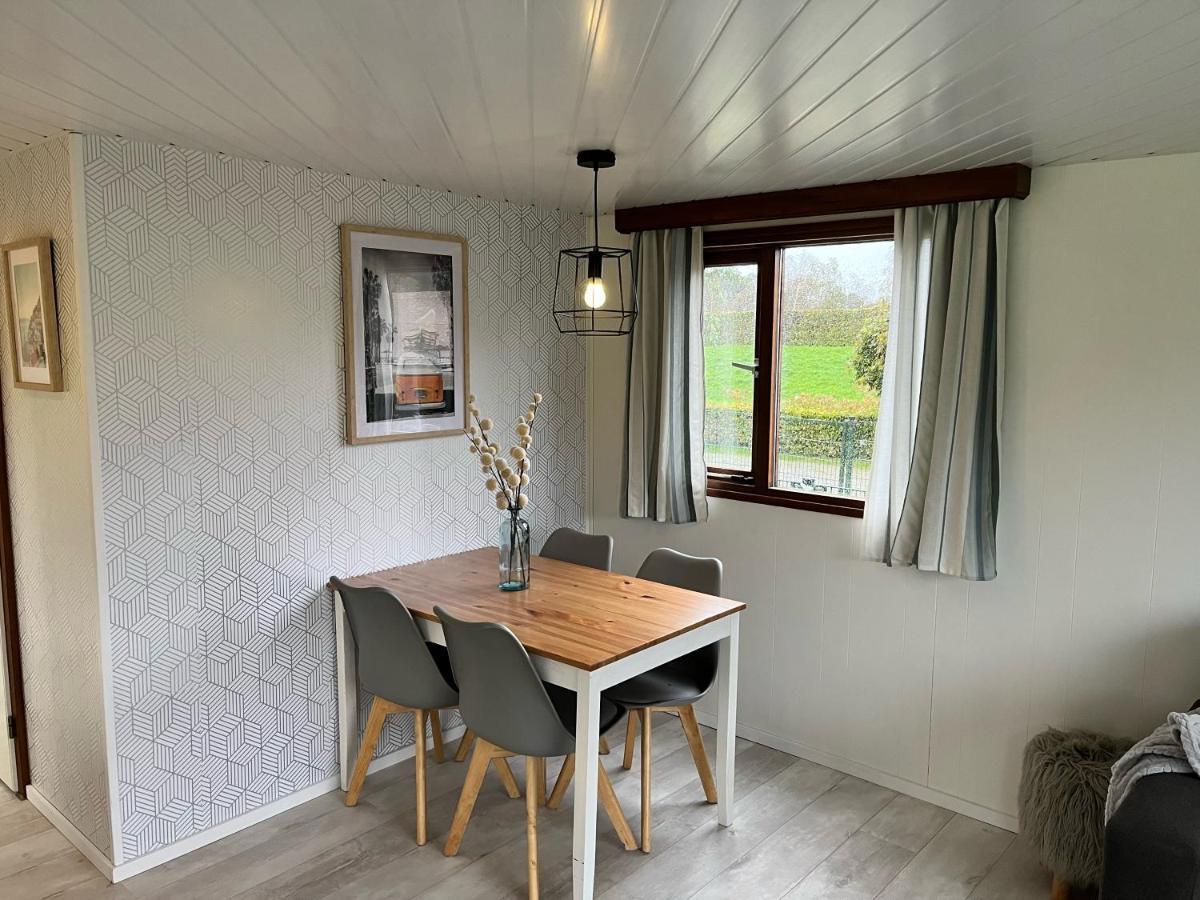 Vrijstaand Chalet Met Veel Buitenruimte En Veranda Zuid-Scharwoude 외부 사진