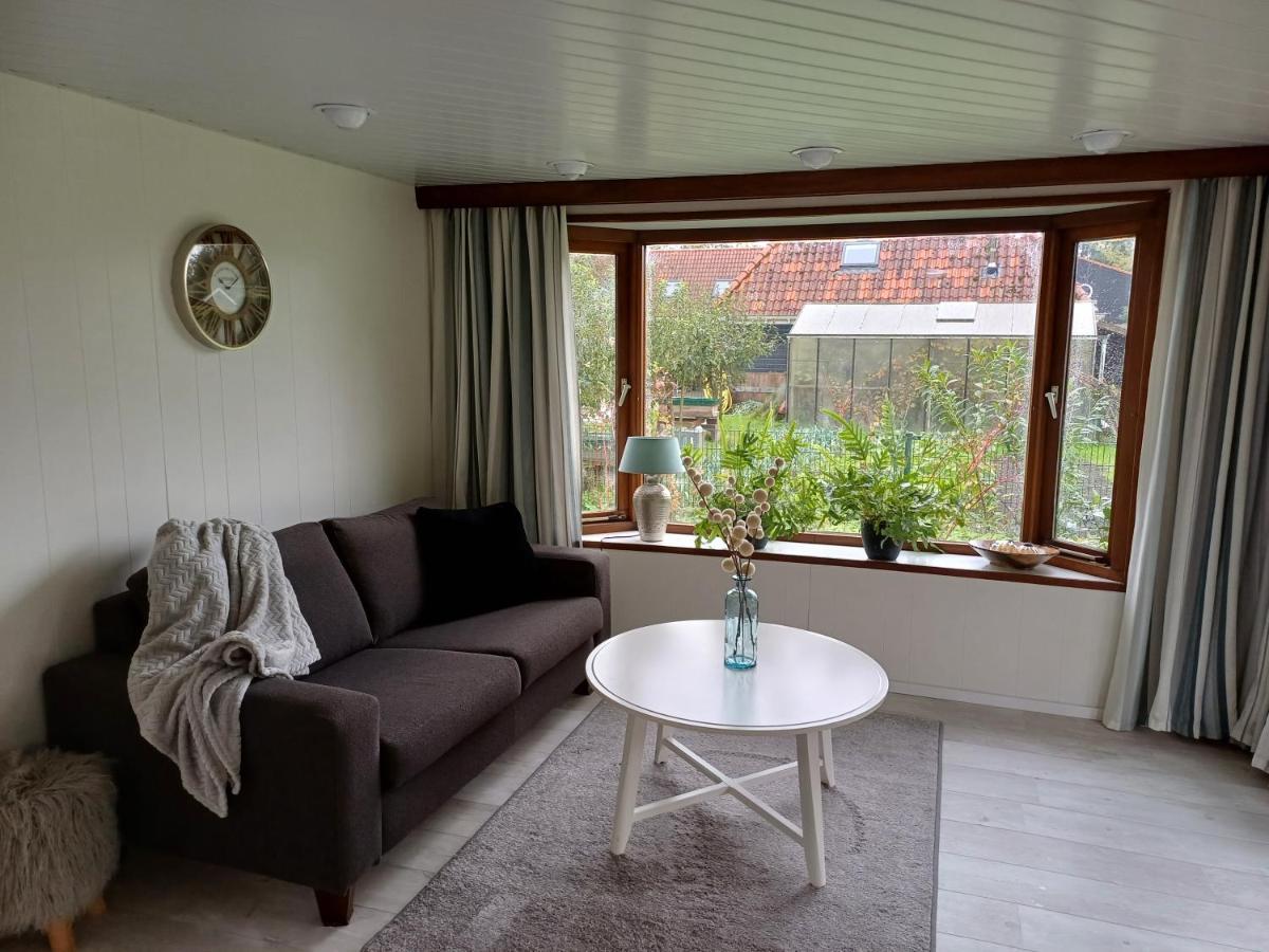 Vrijstaand Chalet Met Veel Buitenruimte En Veranda Zuid-Scharwoude 외부 사진