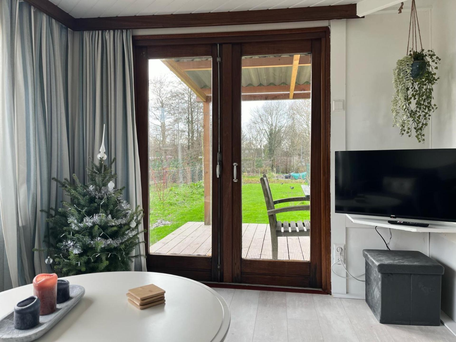 Vrijstaand Chalet Met Veel Buitenruimte En Veranda Zuid-Scharwoude 외부 사진